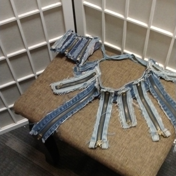 Zipper denim choker with matching zipper denim bracelet. - Picture 9 of 10